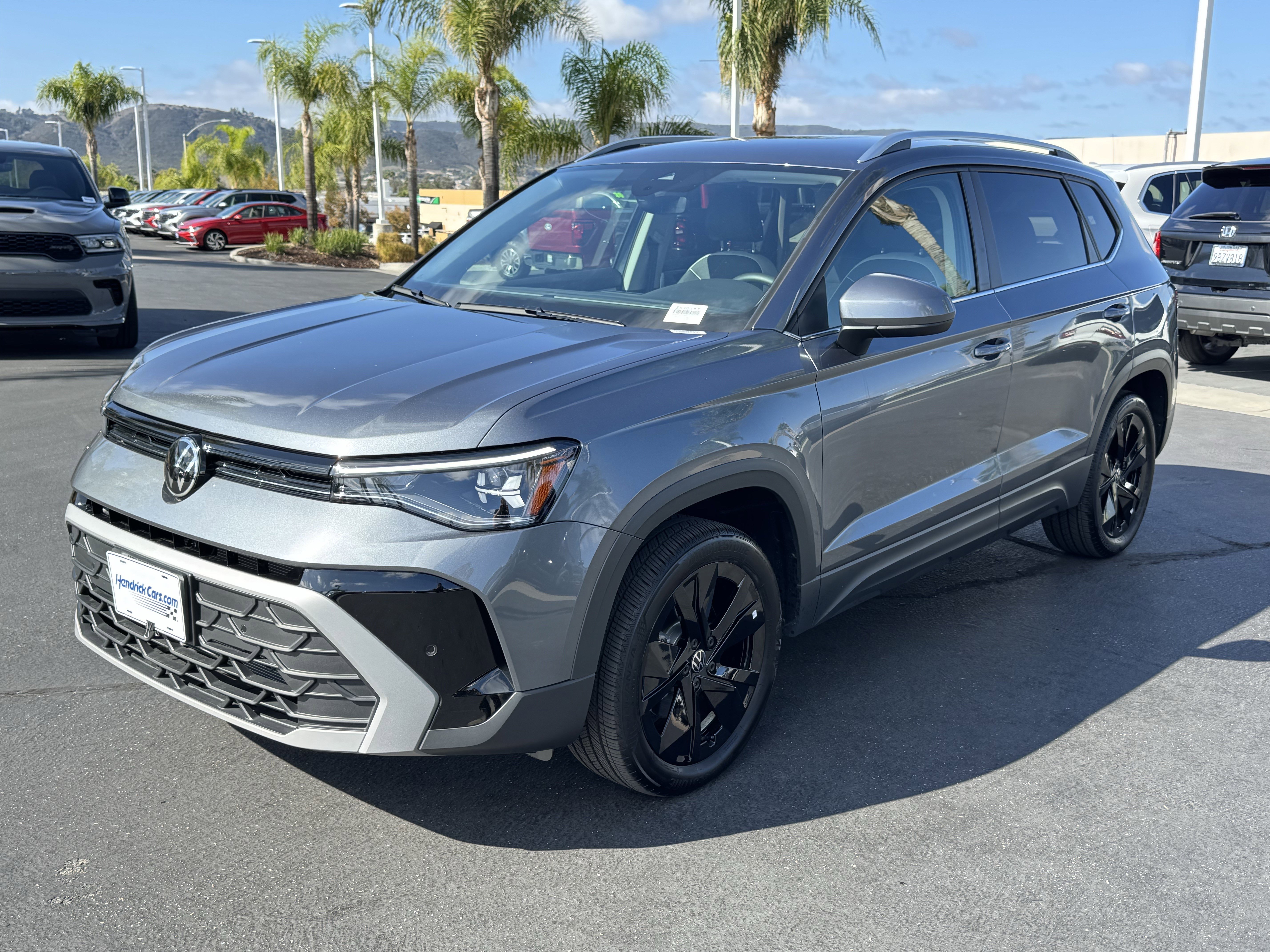 Used 2025 Volkswagen Taos SE image 5