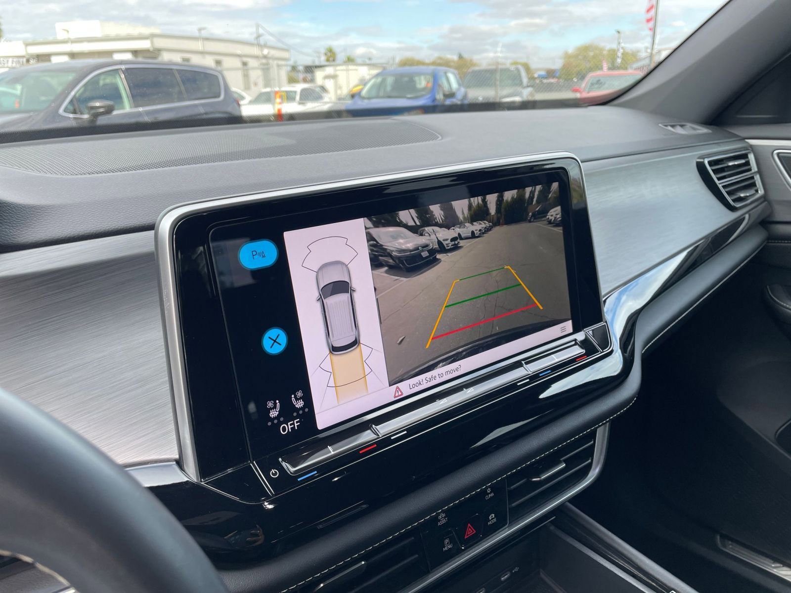 Used 2024 Volkswagen Atlas Cross Sport SE image 17