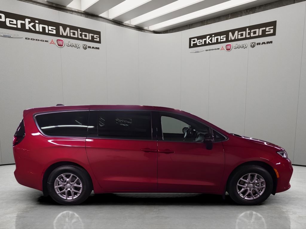 New 2026 Chrysler Pacifica Select image 6