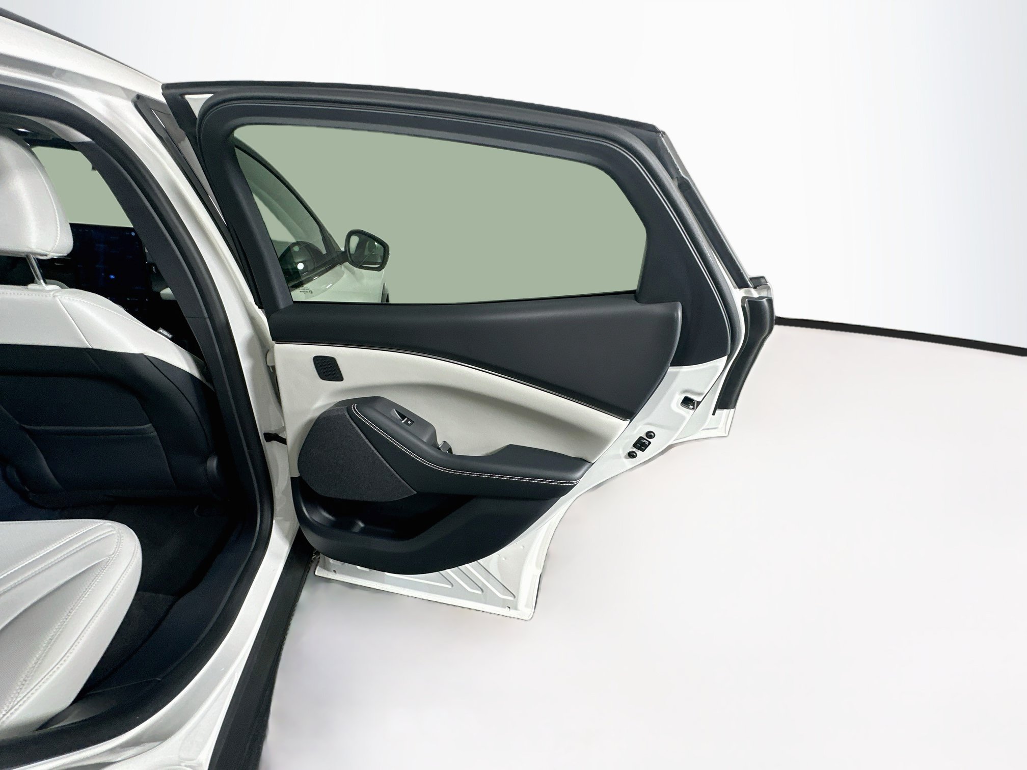 Used 2024 Ford Mustang Mach-E Premium RWD image 29