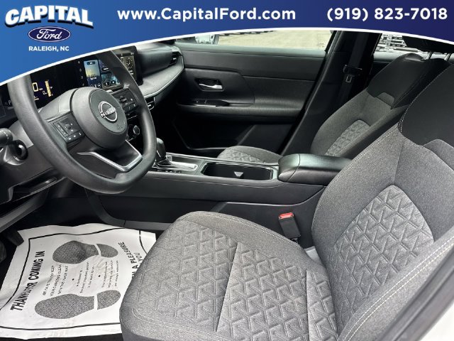 Used 2025 Nissan Kicks SV w/ SV Premium Package FWD image 19