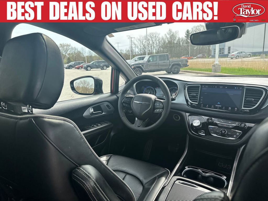 Used 2025 Chrysler Pacifica Limited FWD image 36
