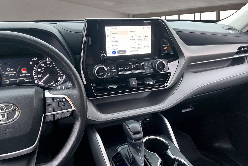Used 2023 Toyota Highlander L image 9