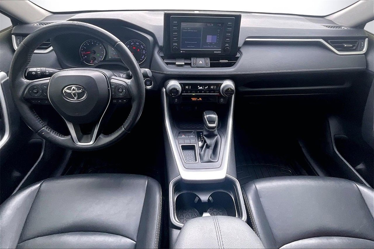 Used 2020 Toyota RAV4 XLE Premium image 15