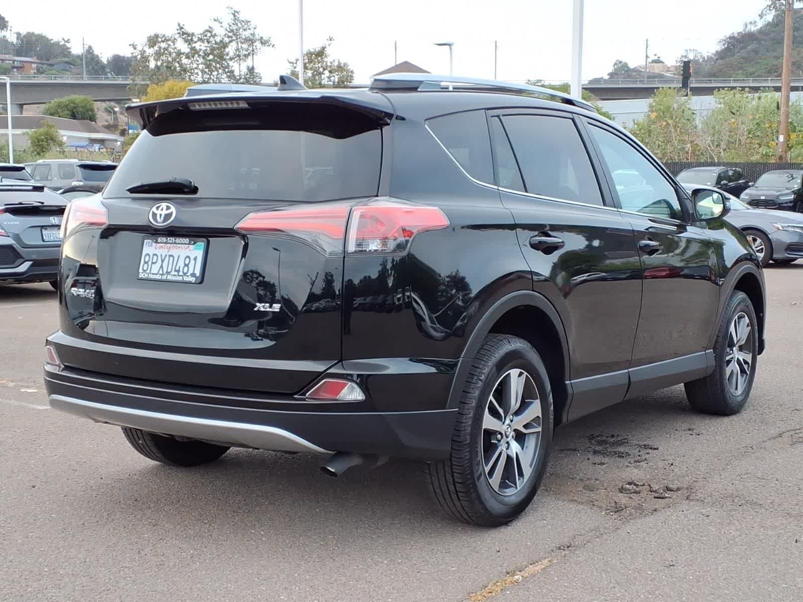Used 2017 Toyota RAV4 XLE FWD image 4