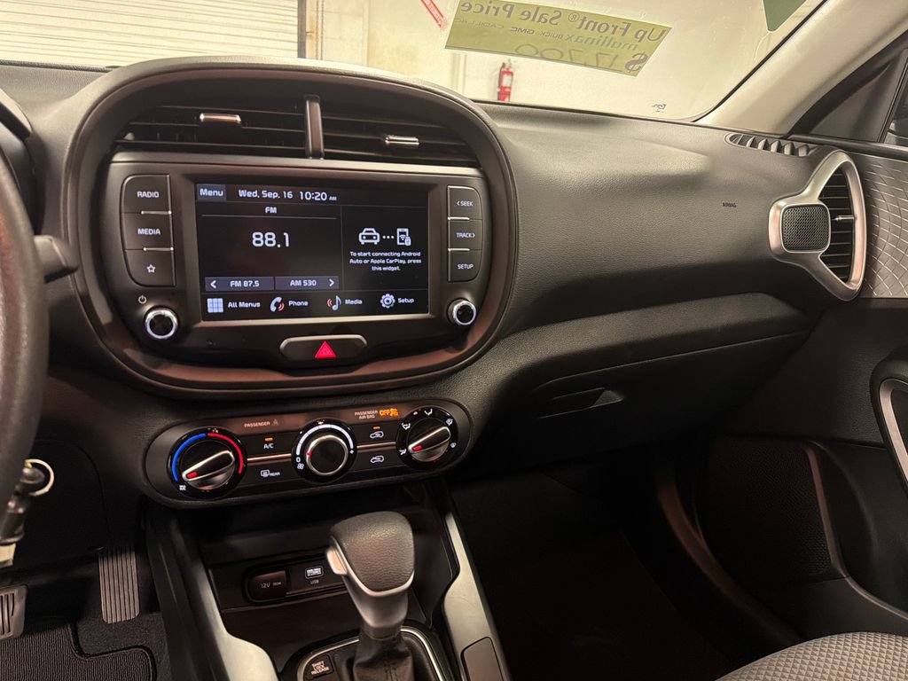 Used 2025 Kia Soul LX w/ LX Technology Package FWD image 33