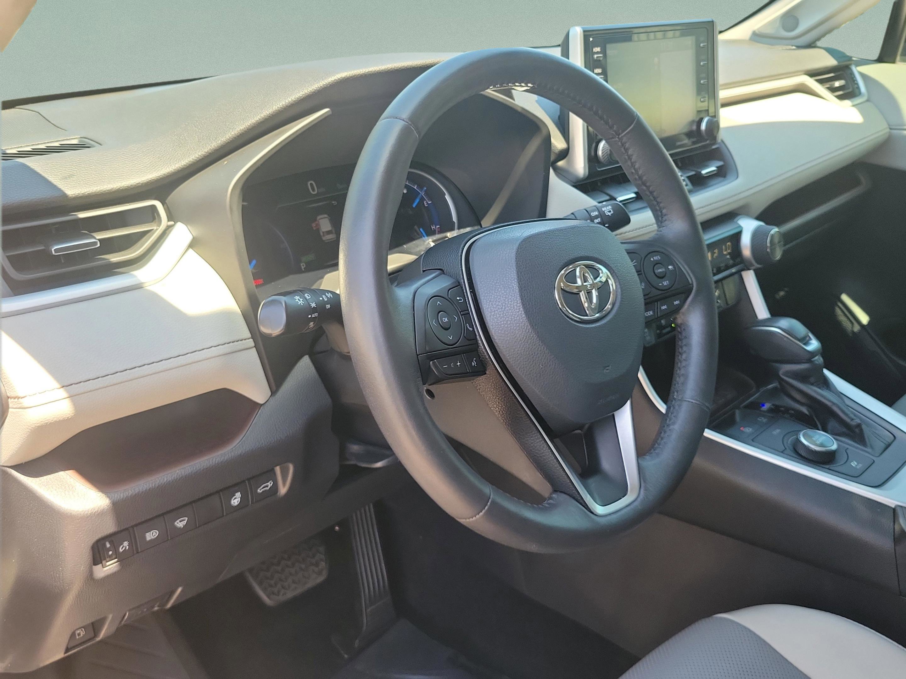 Used 2020 Toyota RAV4 Limited w/ Limited Grade Weather Package AWD/4WD image 16