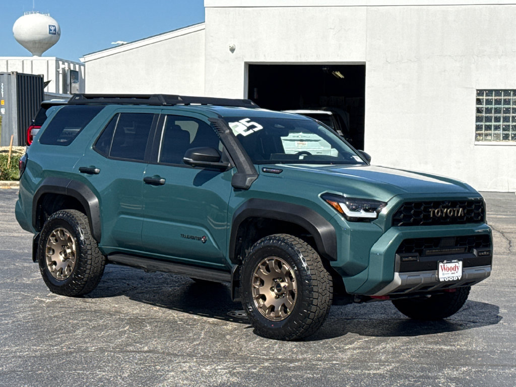 Used 2025 Toyota 4Runner Trailhunter AWD/4WD image 4
