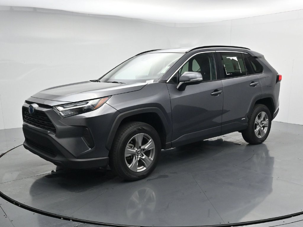 Used 2024 Toyota RAV4 XLE AWD/4WD image 4