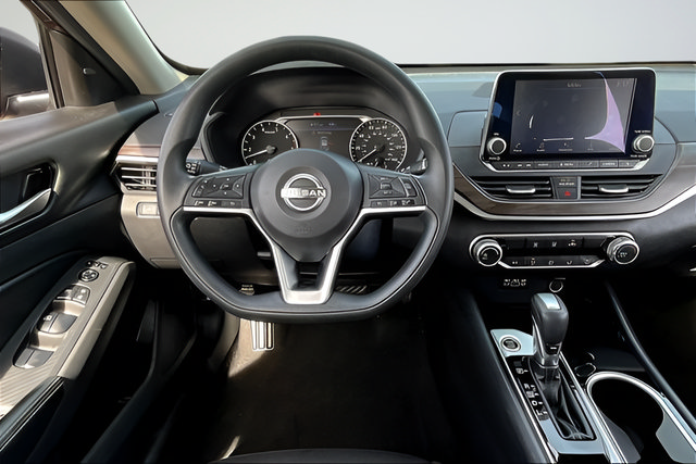 Used 2024 Nissan Altima 2.5 SV FWD image 8