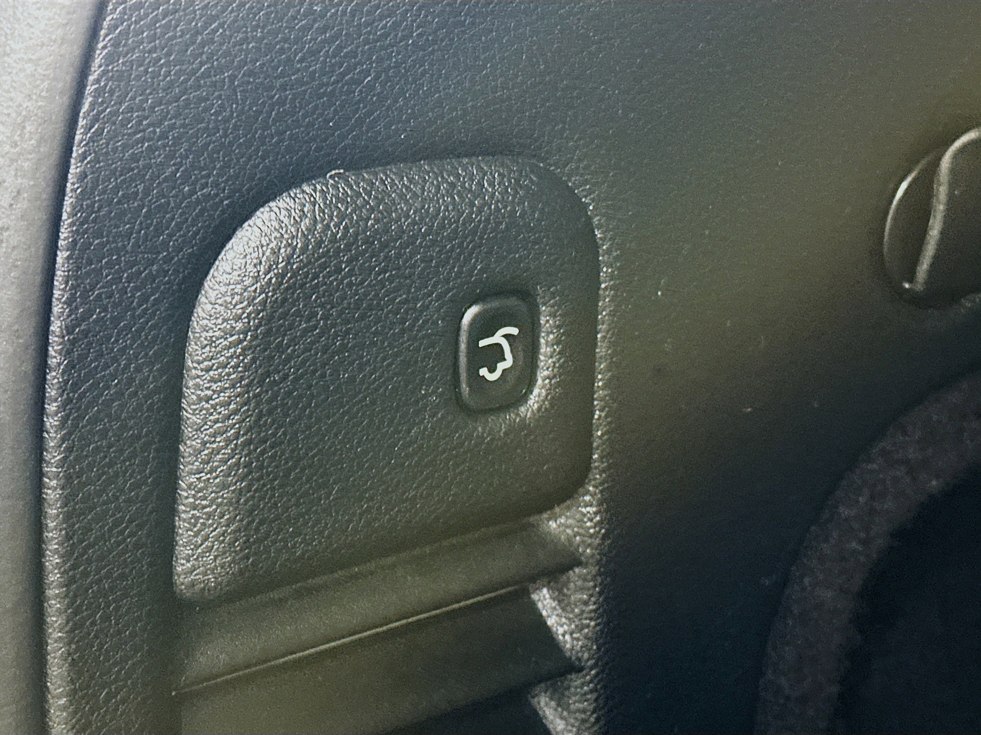 Used 2021 Jeep Grand Cherokee Overland AWD/4WD image 32