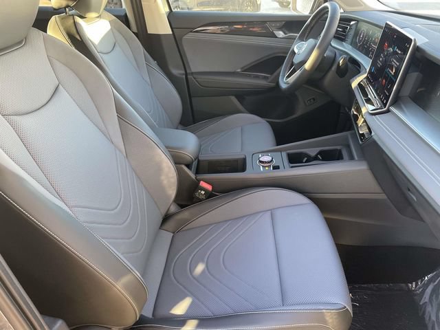 New 2026 Volkswagen Tiguan SE FWD image 25