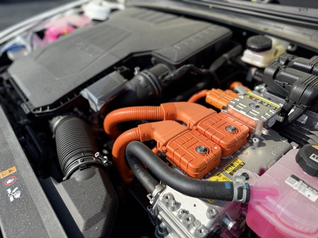 New 2025 Hyundai Elantra Limited image 35