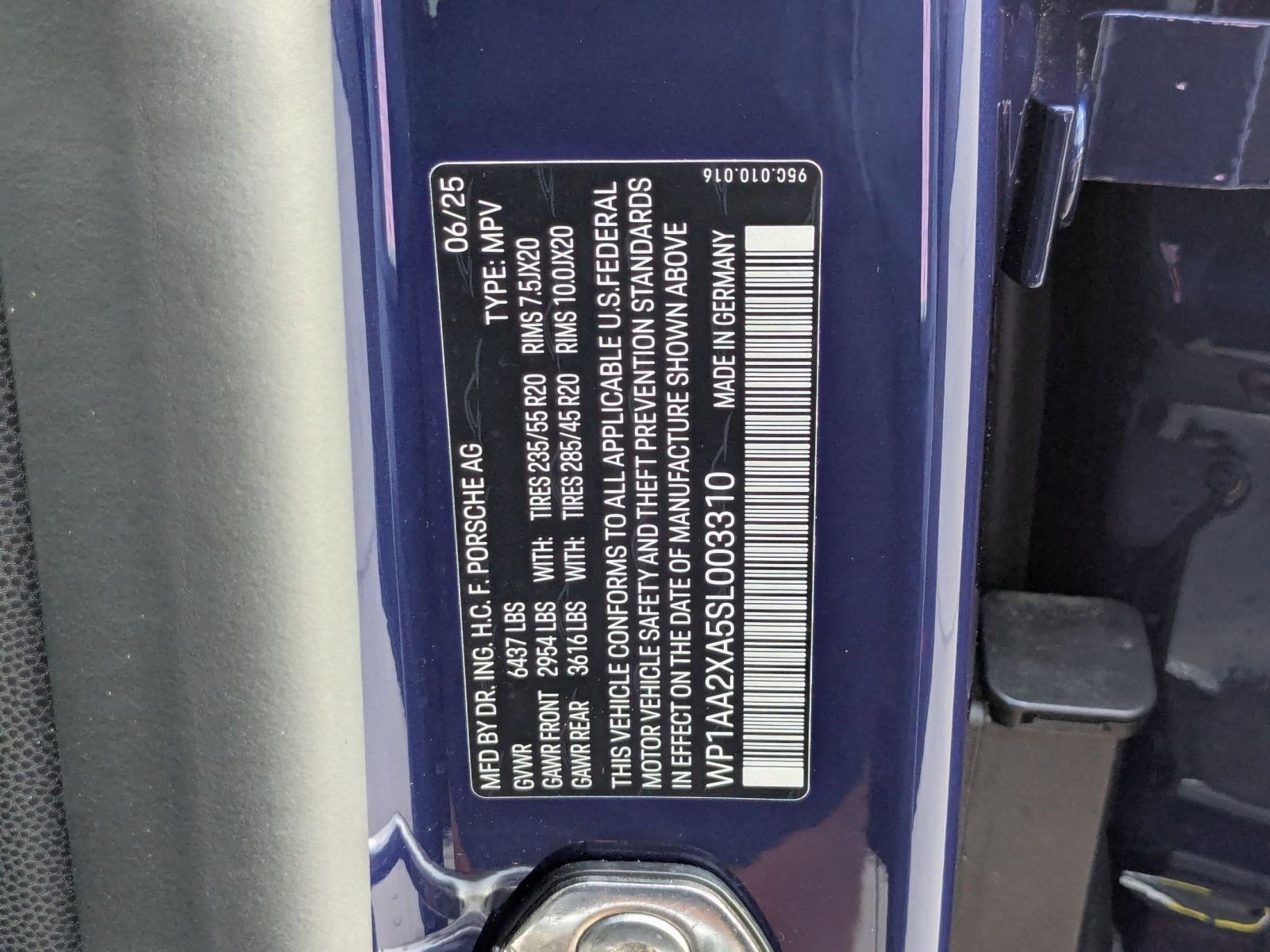 New 2025 Porsche Macan 4 Electric image 30