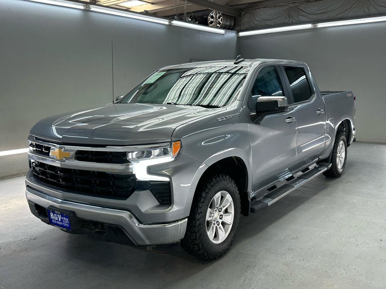 Used 2023 Chevrolet Silverado 1500 LT AWD/4WD image 3