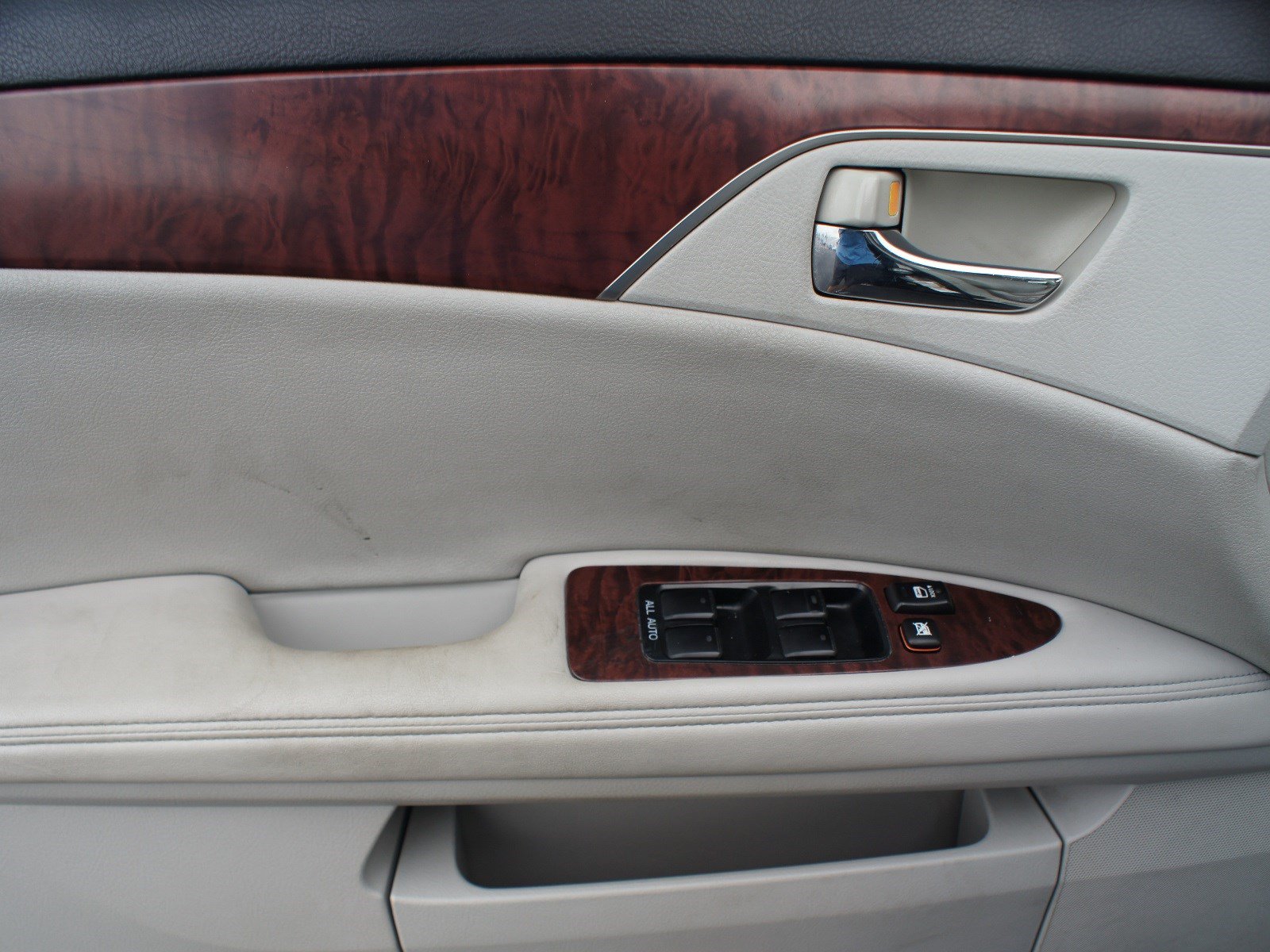 Used 2012 Toyota Avalon FWD image 22