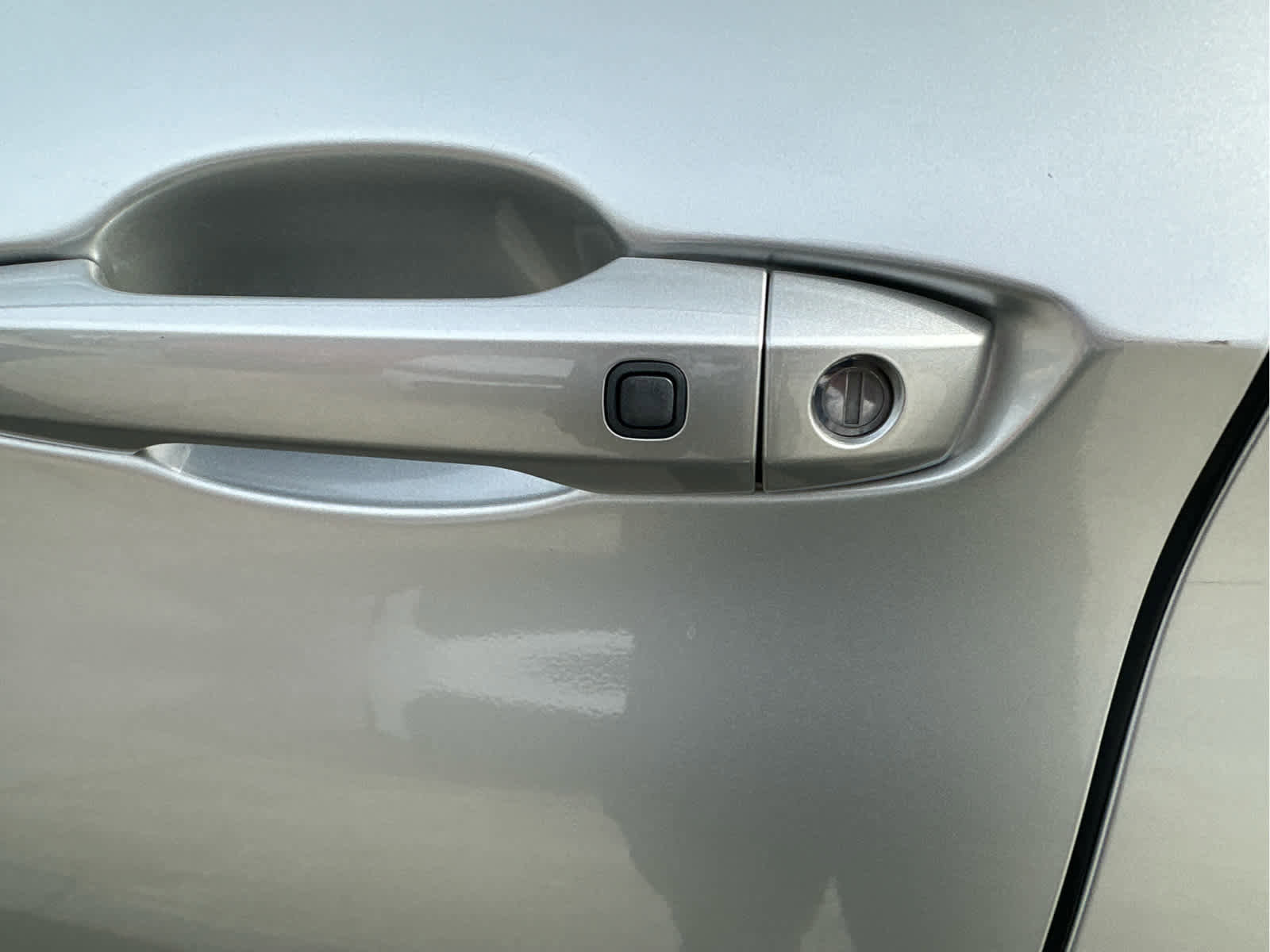 Used 2024 Mitsubishi Outlander SE image 16