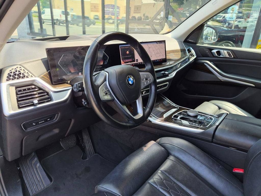 Used 2025 BMW X7 xDrive40i AWD/4WD image 19