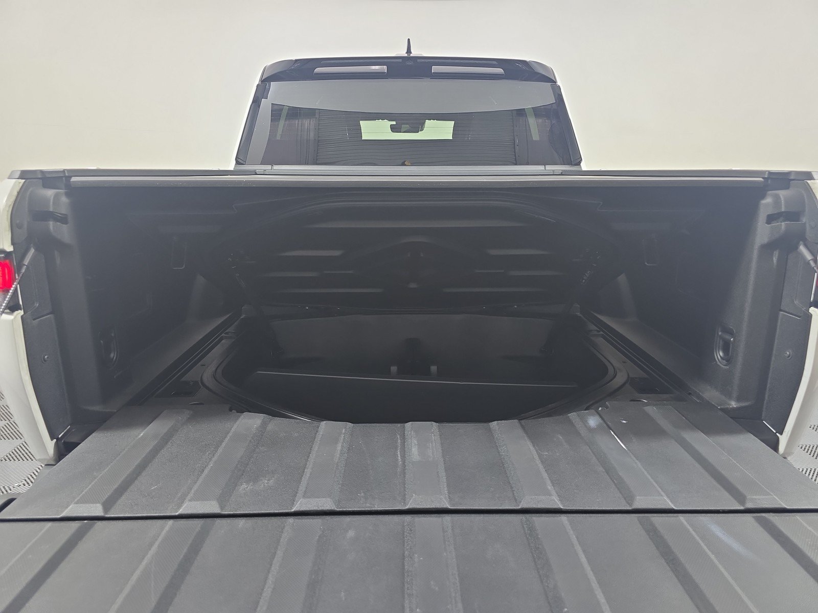 Used 2024 Rivian R1T Adventure AWD/4WD image 15