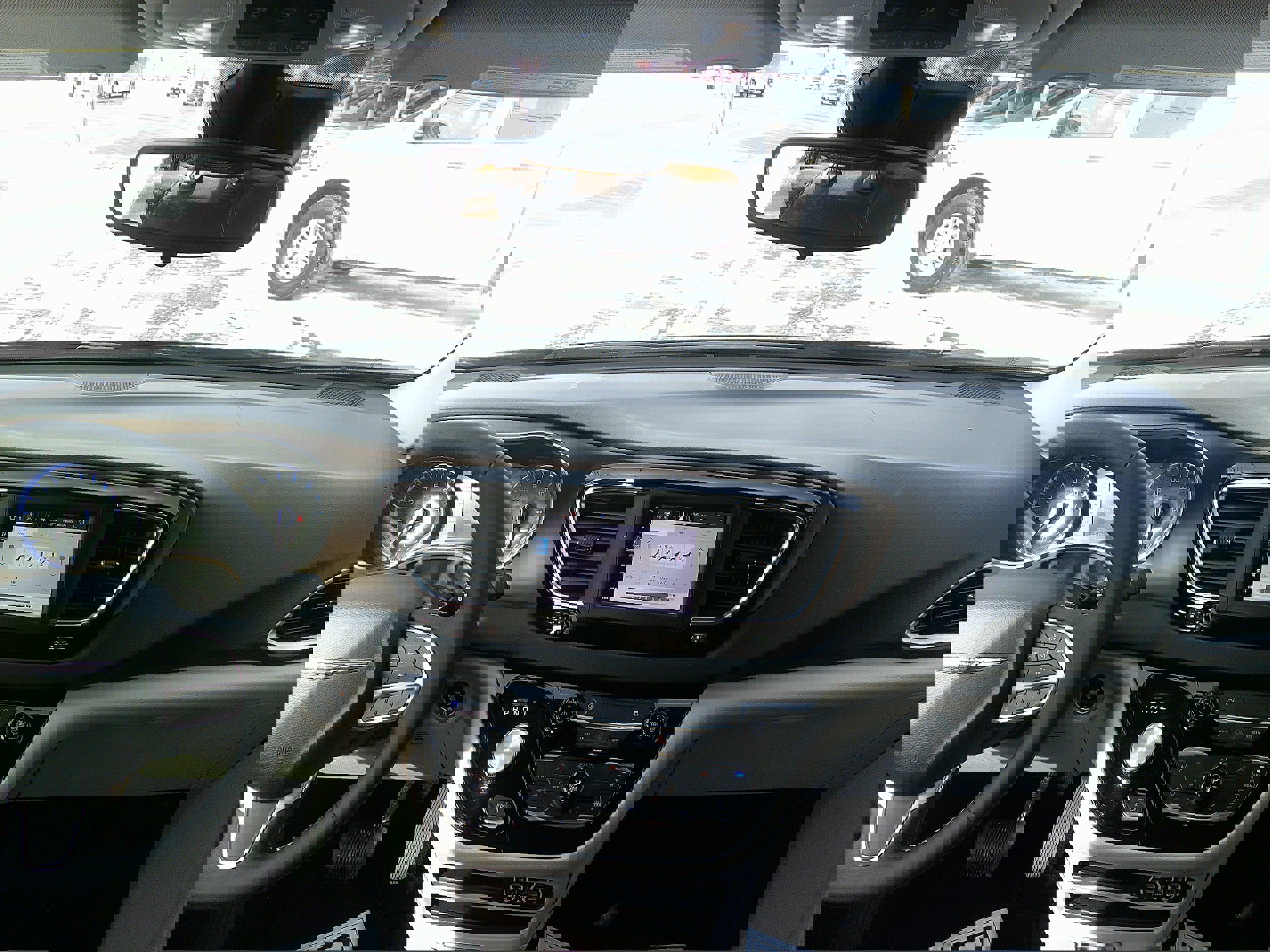 Used 2024 Chrysler Voyager LX image 19