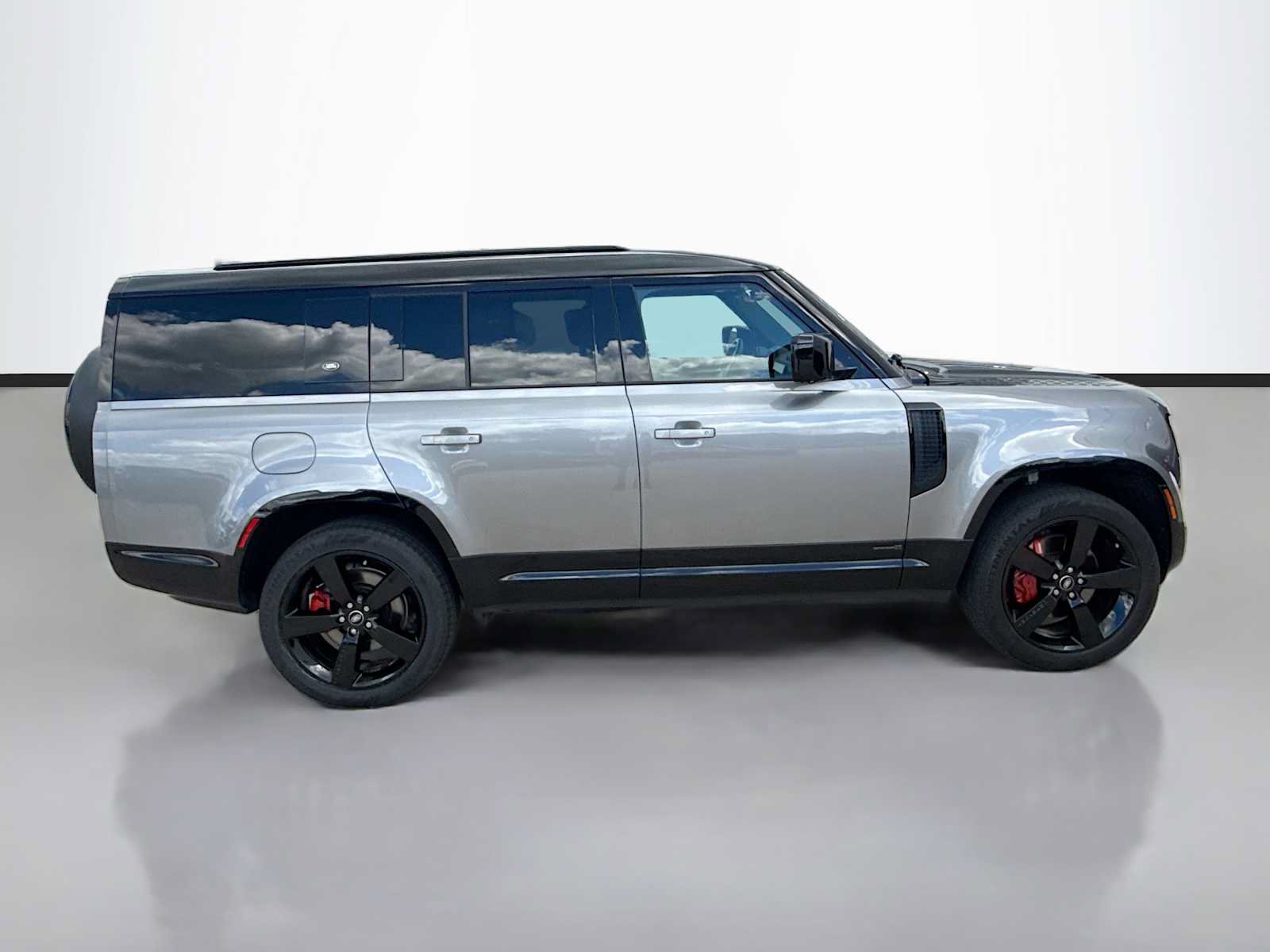 Certified 2023 Land Rover Defender 130 X AWD/4WD image 7