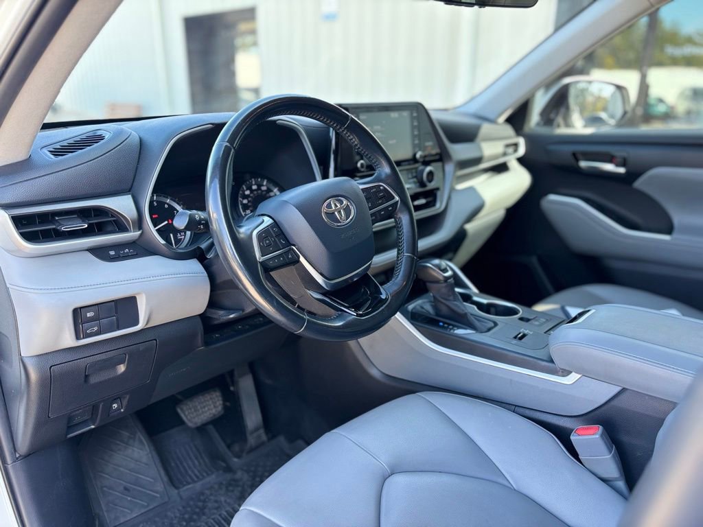 Used 2020 Toyota Highlander XLE image 10