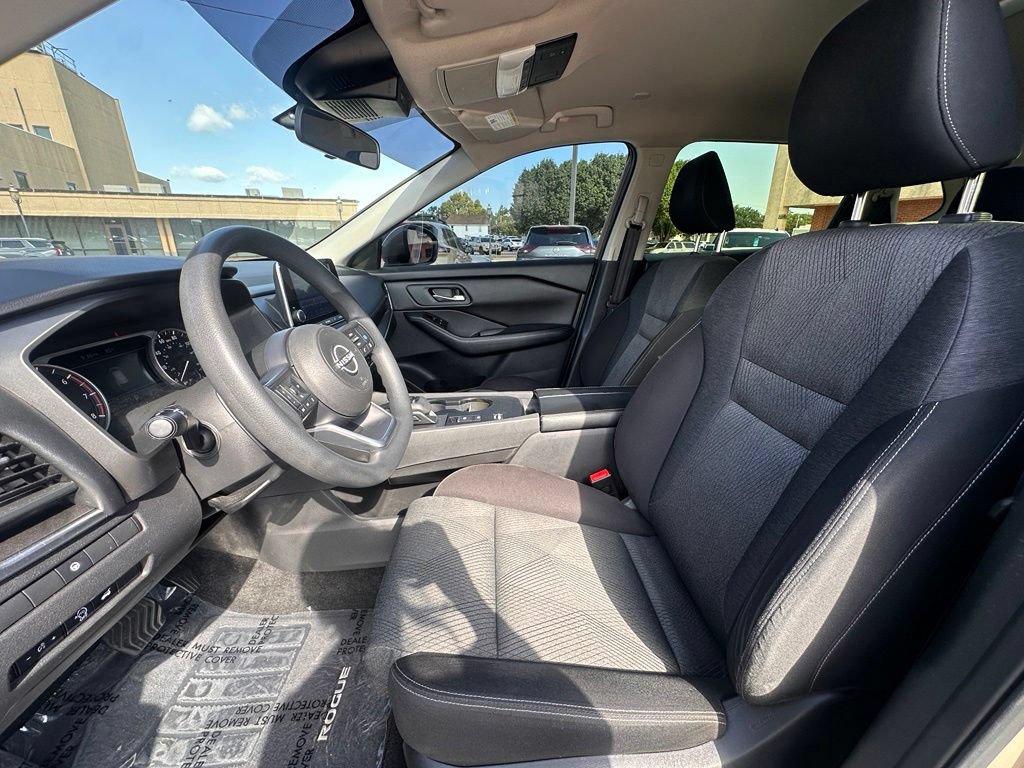 Certified 2024 Nissan Rogue SV FWD image 12