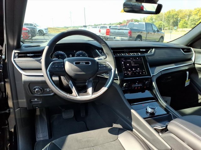 New 2025 Jeep Grand Cherokee L Altitude image 10