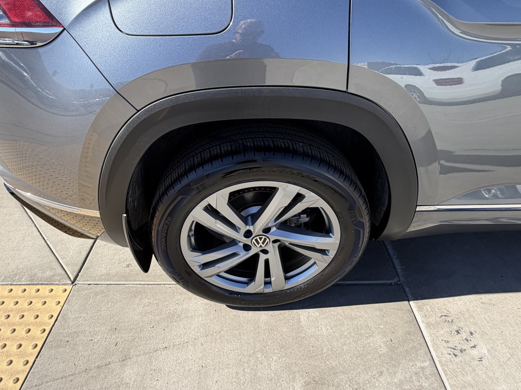 Used 2024 Volkswagen Atlas Cross Sport SEL R-Line AWD/4WD image 15