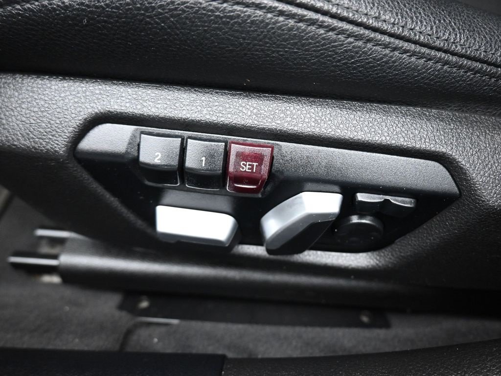 Used 2018 BMW 330e image 12