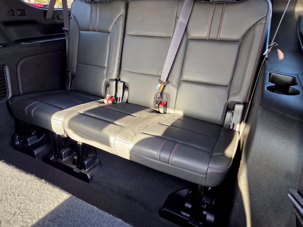 Used 2023 Chevrolet Suburban RST AWD/4WD image 16