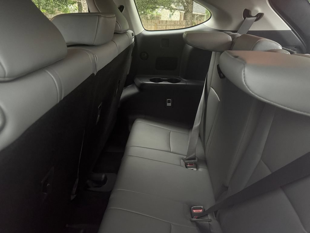Used 2021 Toyota Highlander XLE AWD/4WD image 18