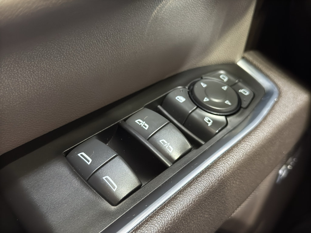 Used 2025 Chevrolet Silverado 1500 LTZ AWD/4WD image 35