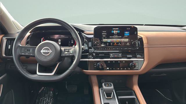 Used 2025 Nissan Pathfinder Platinum AWD/4WD image 17