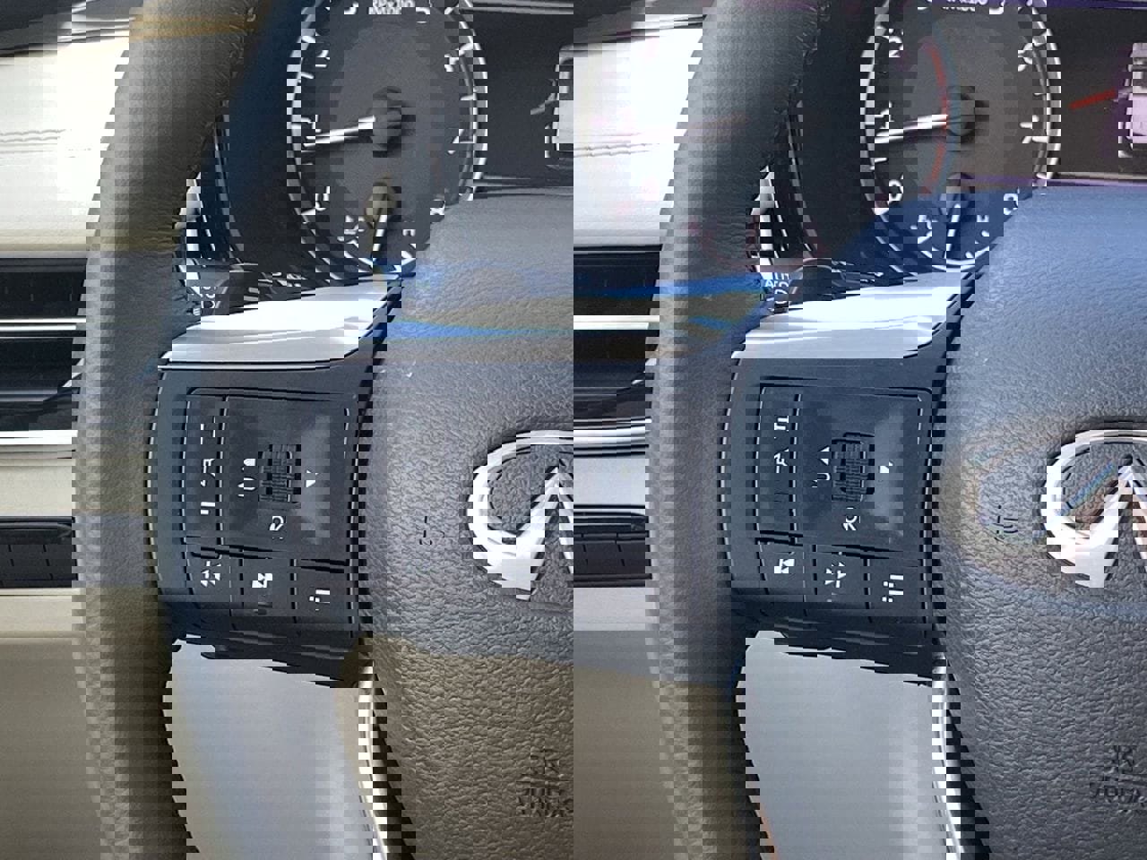 Certified 2025 INFINITI QX60 Pure FWD image 17