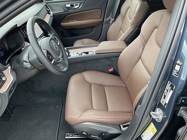 Certified 2026 Volvo V60 B5 Cross Country Plus w/ Climate Package AWD/4WD image 15