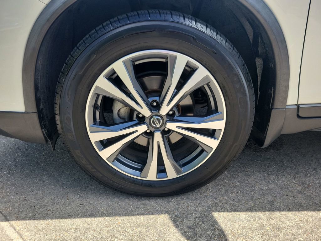 Used 2019 Nissan Rogue SV w/ Premium Package FWD image 29