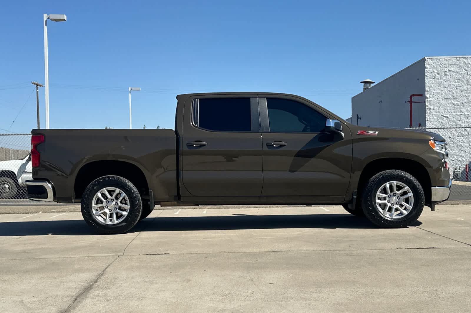 Used 2024 Chevrolet Silverado 1500 LT AWD/4WD image 2
