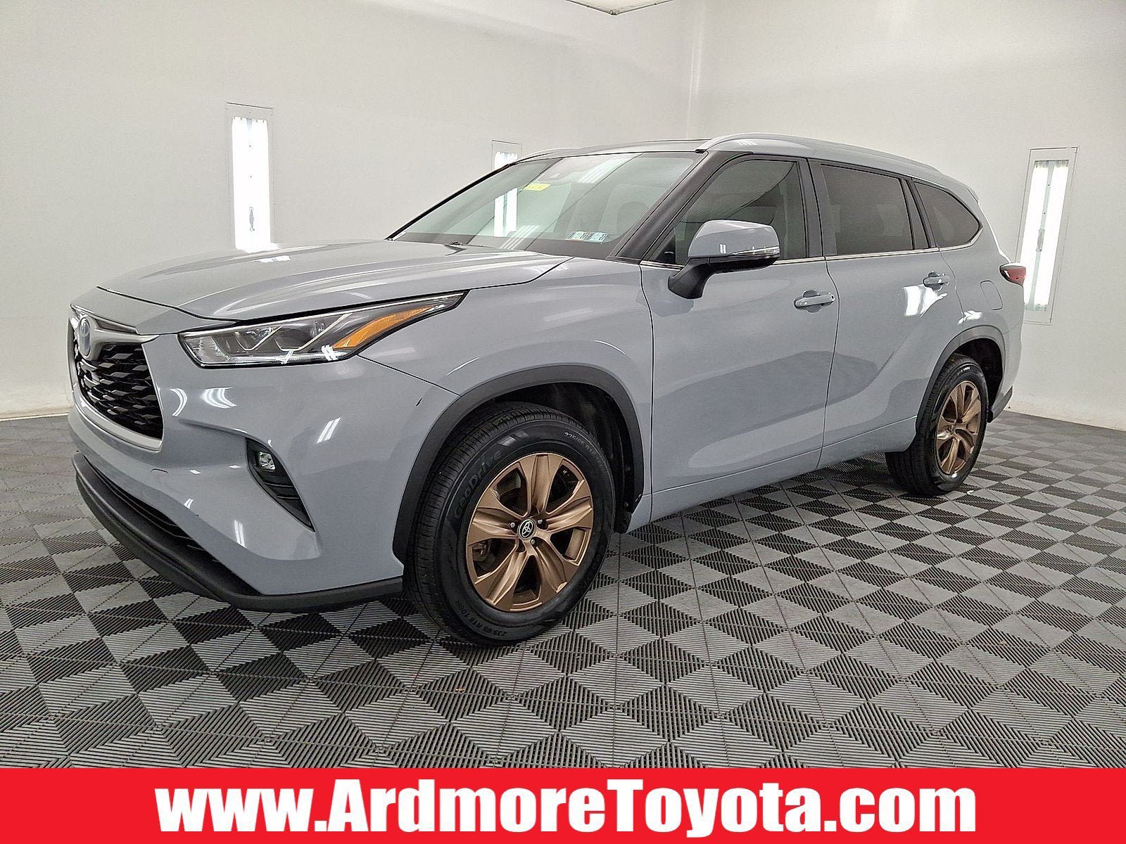 Used 2023 Toyota Highlander Bronze Edition