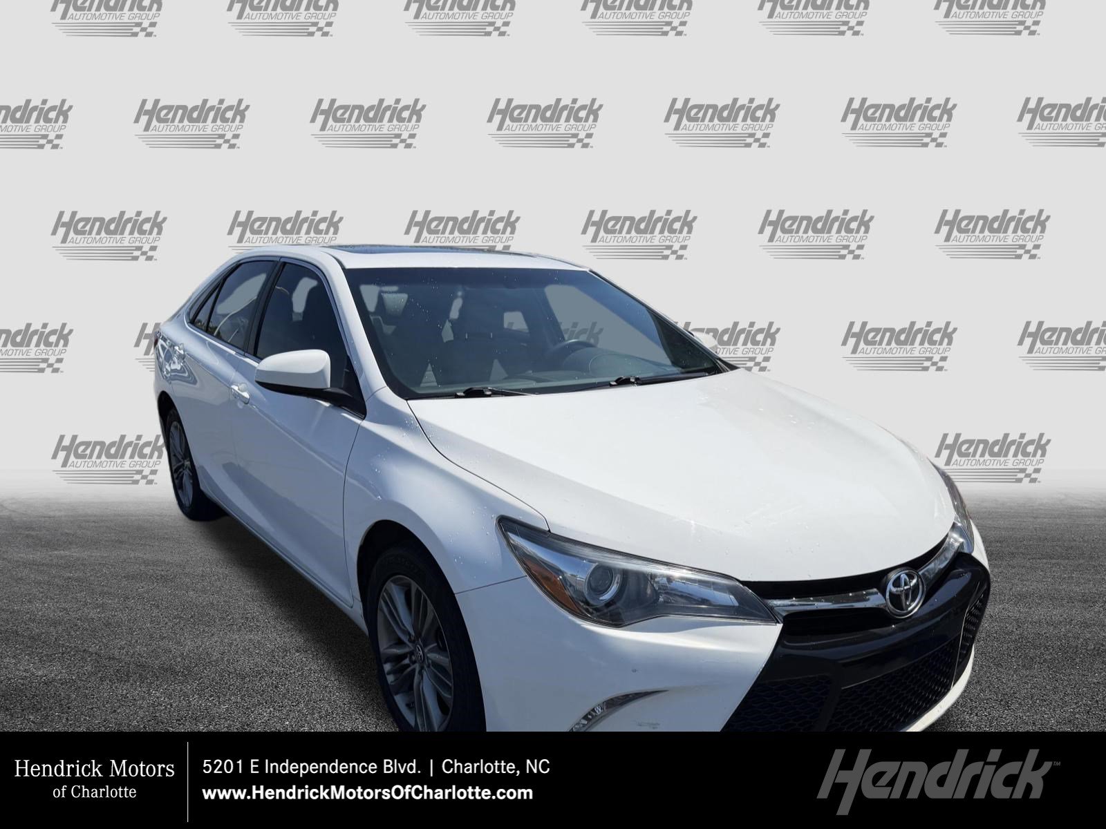 Used 2017 Toyota Camry SE w/ Moonroof Package FWD image 1