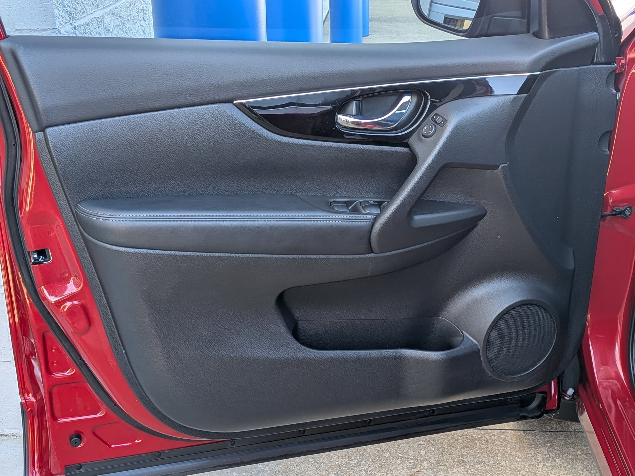 Used 2018 Nissan Rogue Sport SL image 12