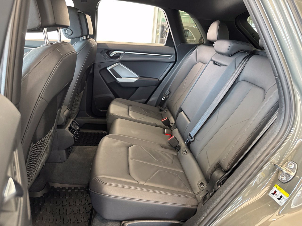 Certified 2025 Audi Q3 2.0T Premium w/ Convenience Package AWD/4WD image 40