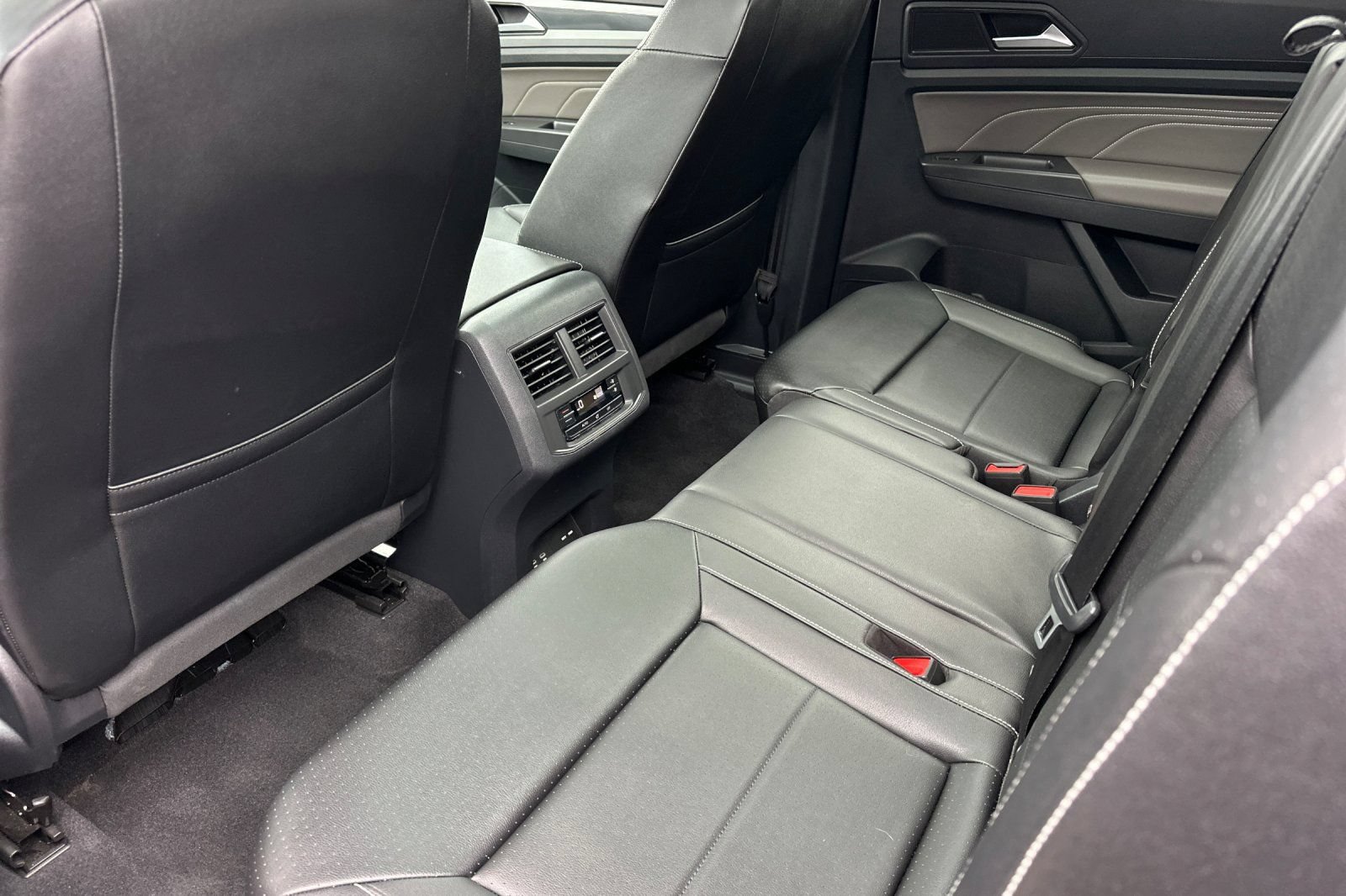 Used 2023 Volkswagen Atlas SEL R-Line AWD/4WD image 12