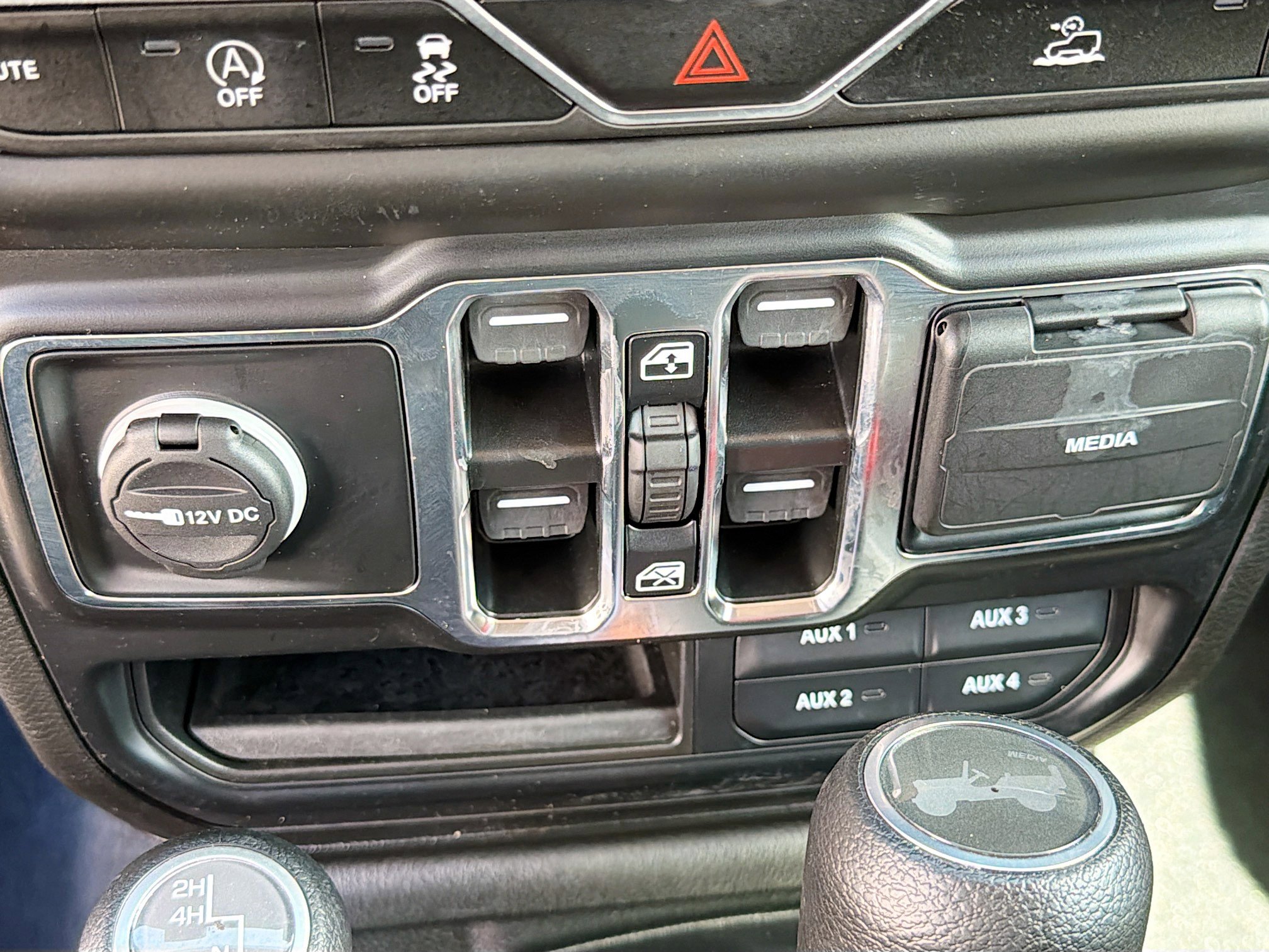 Used 2023 Jeep Wrangler Sport S image 32