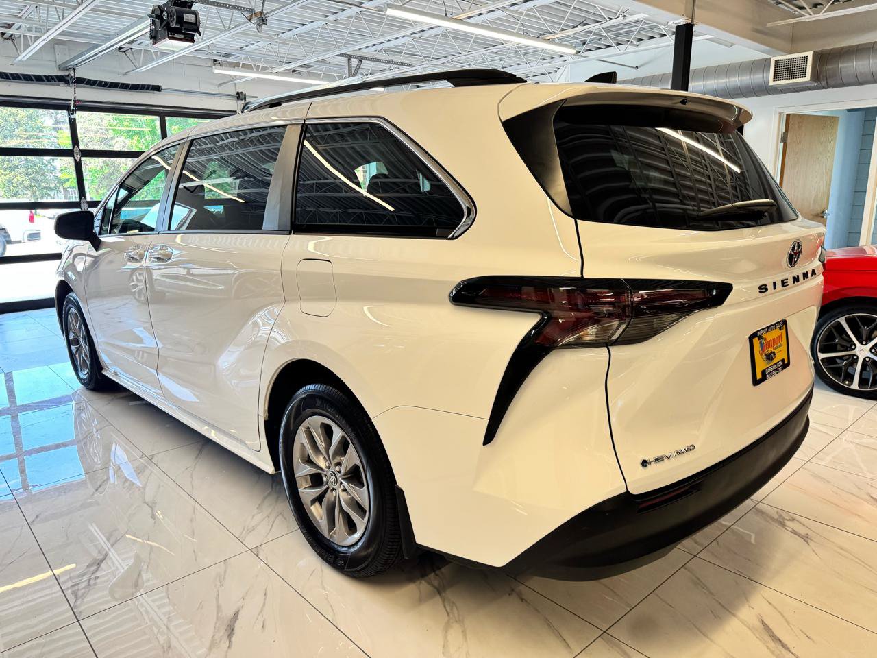 Used 2025 Toyota Sienna LE w/ LE Plus Package AWD/4WD image 7