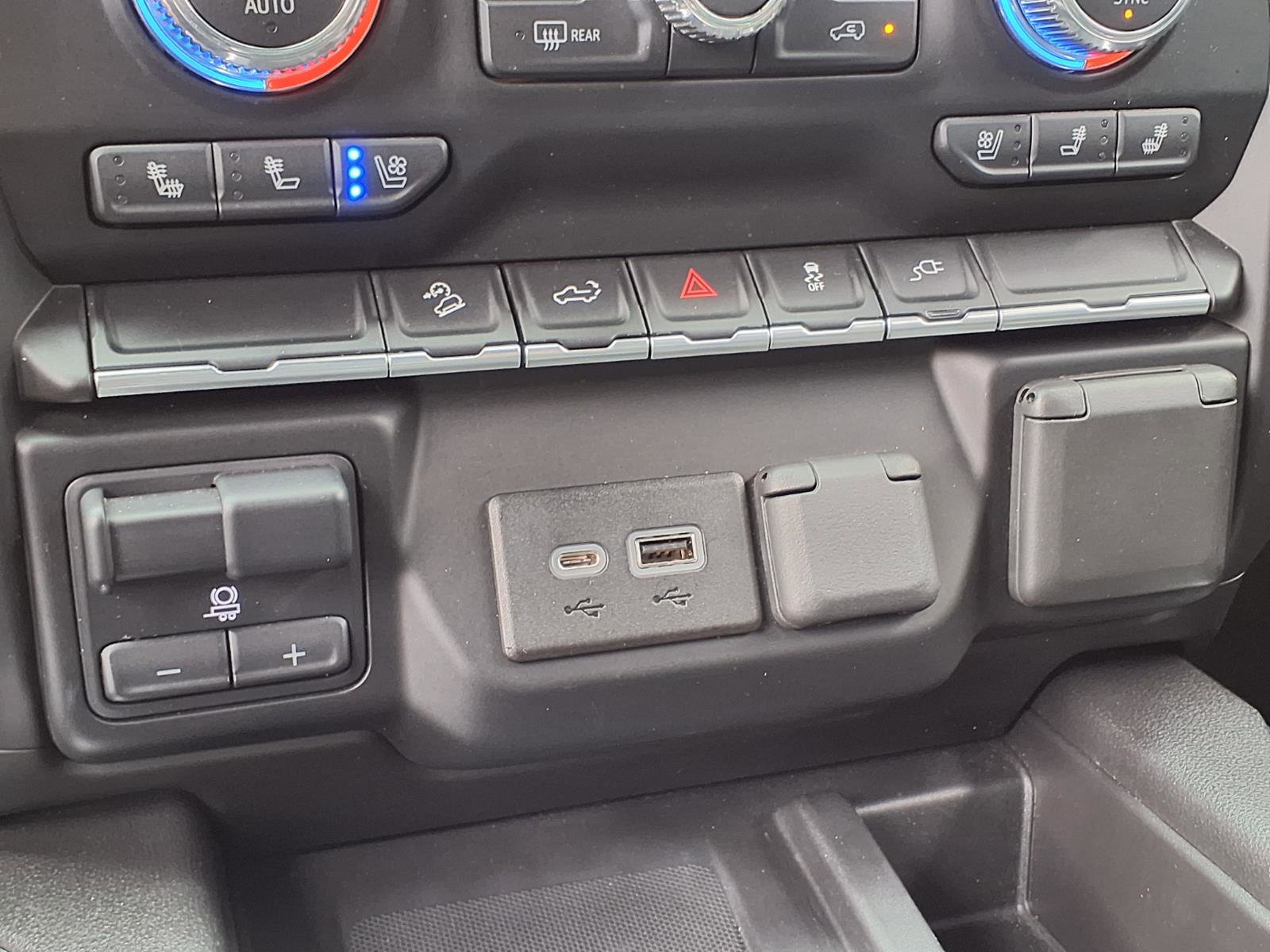 Used 2022 GMC Sierra 1500 AT4 w/ AT4 Preferred Package AWD/4WD image 23