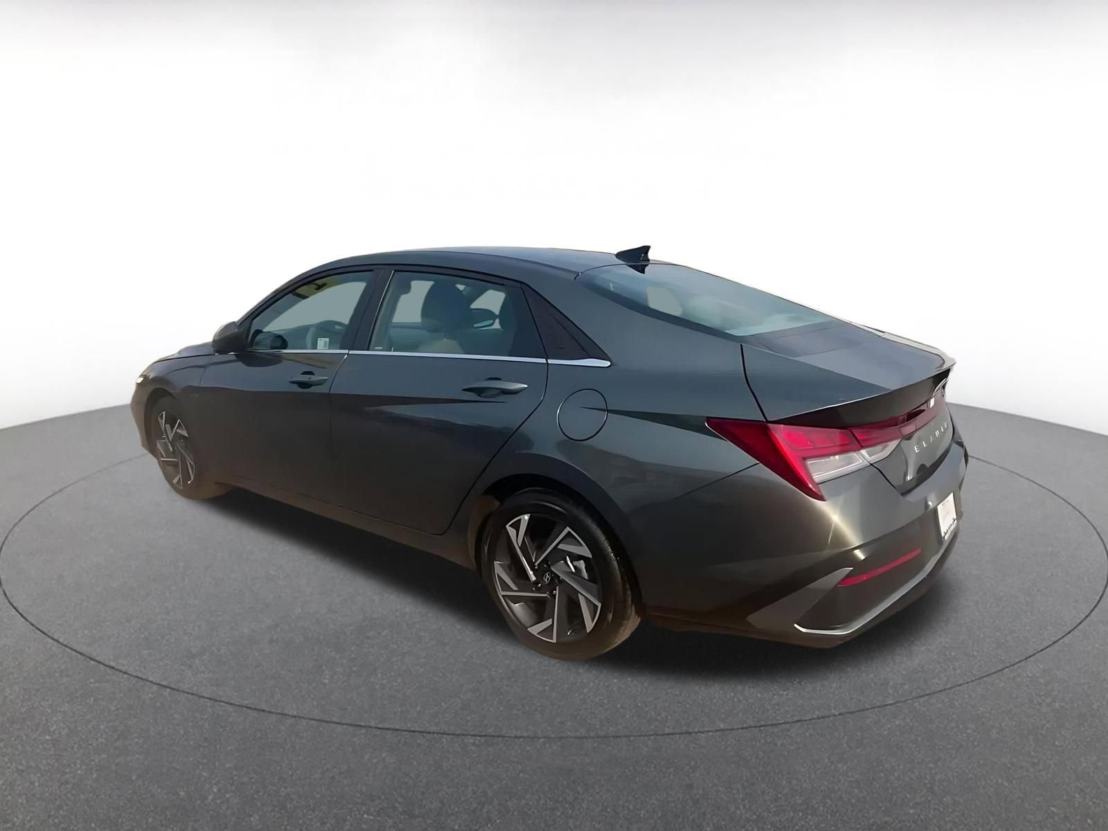 Used 2025 Hyundai Elantra SEL image 10