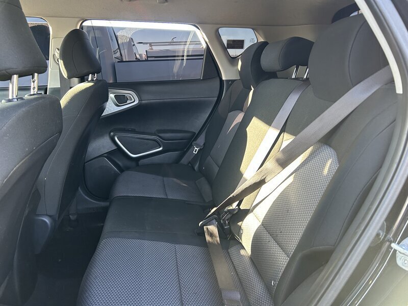 Used 2023 Kia Soul LX FWD image 40