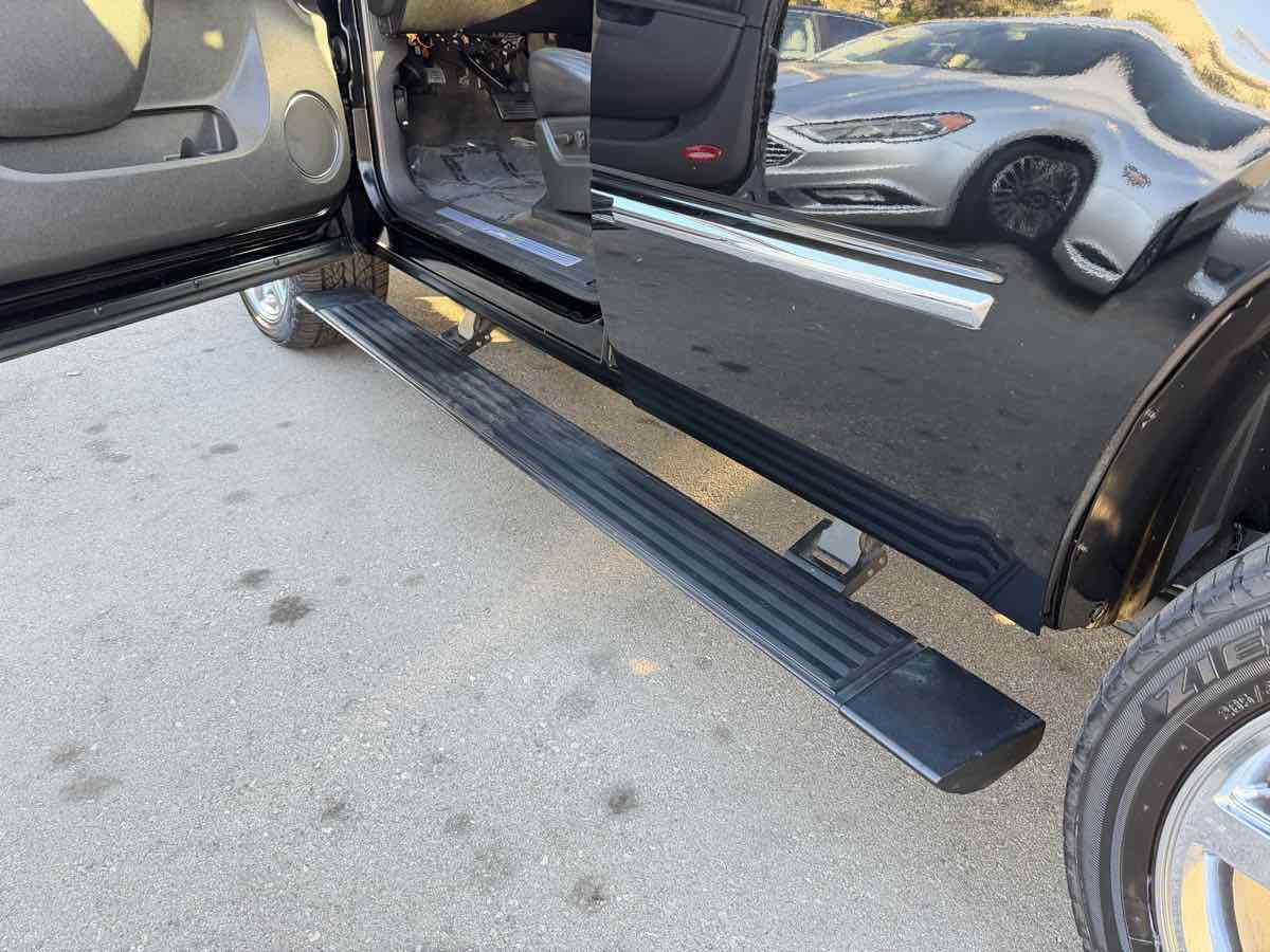 Used 2011 Cadillac Escalade 4WD Hybrid image 9