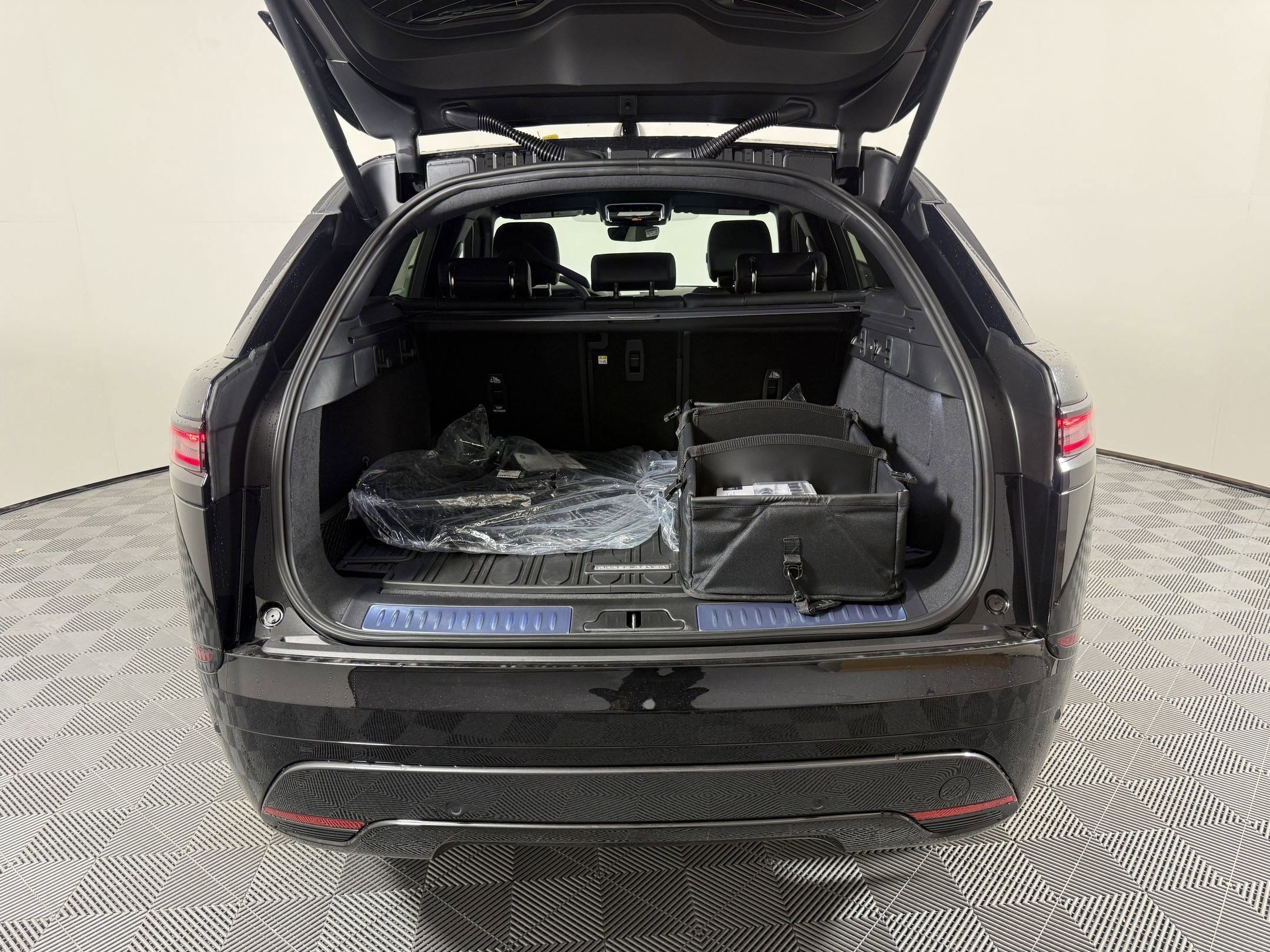 Used 2026 Land Rover Range Rover Velar Dynamic SE AWD/4WD image 20